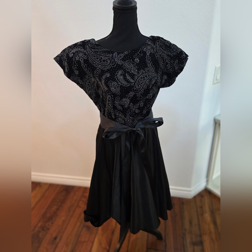 Elegant Black Paisley Dress with Satin Bow